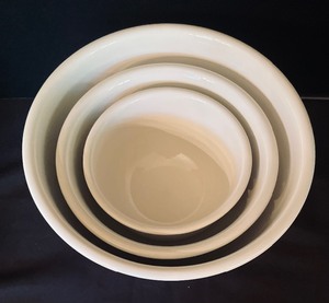 lot 280 image: Wonderful White Serving Pieces and Nesting Bowls