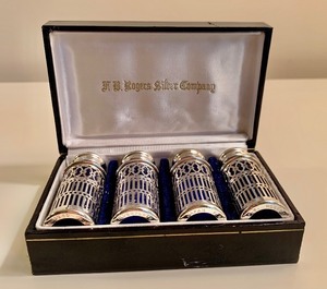 lot 127 image: Salt and Pepper Shakers from The Silver Company In Japan