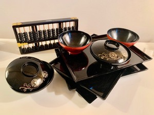 lot 138 image: Asian Decorations and Serving Set