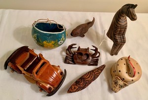 lot 353 image: Wood Carved and Painted Trinkets and Treasures, 7 Pieces