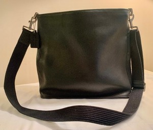 lot 354 image: Black Leather Coach Handbag