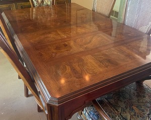 lot 14A image: Gorgeous Drexel Heritage Dining Room Table with Six Chairs