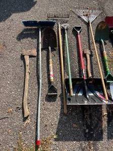lot 400 image: Long Handled Tools