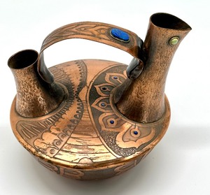 lot 37 image: Chile Artisan Wine Vessel