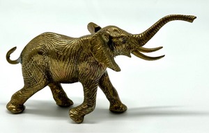 lot 35 image: Vintage Brass Elephant Figurine