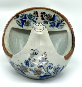 lot 27A image: Decorative Mexican Pottery Planter
