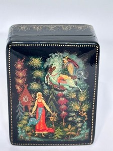 lot 160 image: Hand Painted Russian Lacquer Box