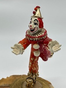 lot 174 image: Vintage Ron Lee Rollerskating Clown Figurine