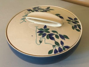 lot 175 image: Vintage Red Wing Mediterrania Covered Pottery Dish