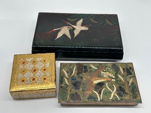 lot 176 image: Three Vintage Trinket Boxes