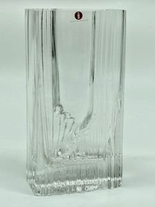 lot 19 image: iittala Sointu Sound Glass Vase by Tapio Wirkkala