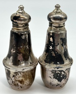 lot 182 image: Pair of Vintage Sterling Salt and Pepper Shakers