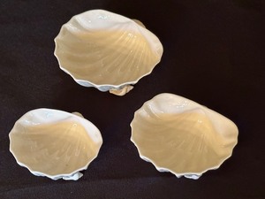 lot 184 image: Three Pieces of Shell Shaped Belleek Porcelain