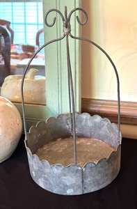 lot 480 image: Charming Rustic Decor Grouping