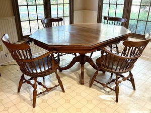 lot 296 image: Kitchen Table and Chairs Set