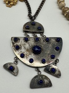 lot 495 image: Vintage Necklaces