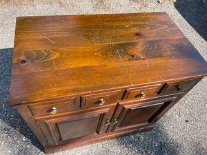 lot 415 image: Console Storage Cabinet