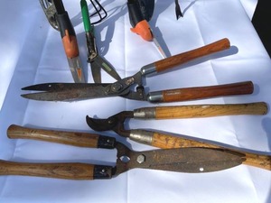 lot 423 image: Gardening Tool Lot