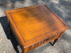 lot 434 image: Vintage Accent  Side Table