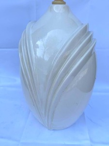 lot 446 image: Vintage Ceramic Table Lamp