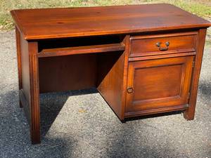 lot 520 image: Wooden Desk with Pull Out Keyboard Tray