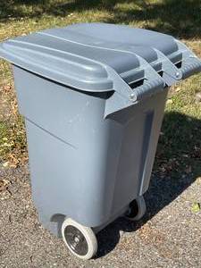 lot 521 image: Rubbermaid Professional Plus 50 Gallon Garbage  Recycle Bin On Wheels