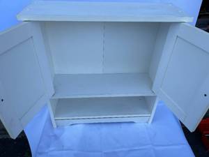 lot 524 image: White Wooden Vanity Cabinet
