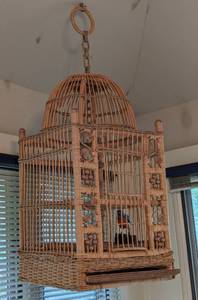 lot 253 image: Decorative Hanging Wicker Bird Cage