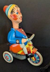 lot 255 image: Vintage Tin Wind Up Toys