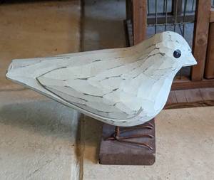 lot 367 image: Wooden Birdhouse and Birds