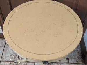 lot 392 image: Vintage Round Painted Accent Table