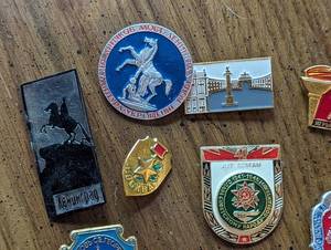 lot 512 image: Assorted Vintage Soviet Union Pins