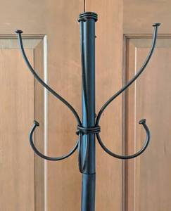 lot 516 image: Black Metal Coat Rack