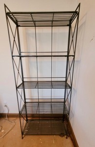 lot 527 image: Folding Metal Bakers Rack