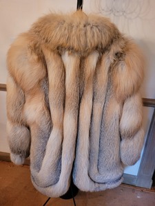 lot 21 image: Womens Fur Coat