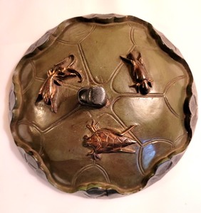 lot 319 image: Vintage Wooden Decorative Pot