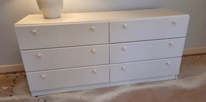 lot 14 image: Room and Board 6 Drawer Dresser