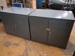 lot 41 image: (2) Gray Metal Cabinets