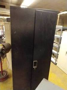 lot 78 image: Metal Storage Cabinet