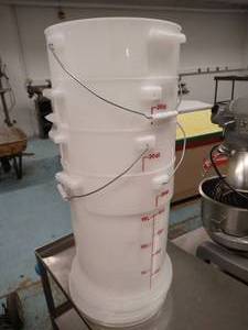 lot 158 image: (4) 20 Quart Food Buckets & Lids - NEW