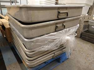 lot 172 image: (8) RoastingBaking Pans