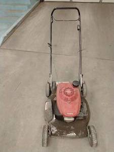 lot 183 image: Honda Lawnmower