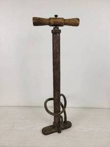 lot 209 image: Antique FORD Model T Air Pump