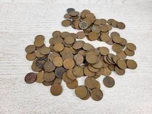 lot 294 image: 160 Lincoln Wheat Cents