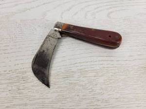 lot 311 image: Vintage Camillus No. 1 Hawkbill Folding Knife Bakelite Handle - 3 Blade - New York