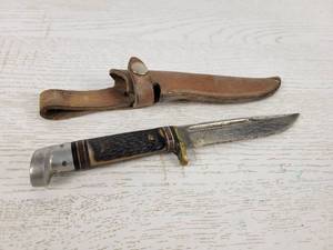 lot 314 image: Vintage Western USA 4.5 Fixed Blade Knife with Sheath