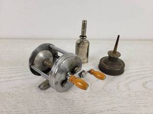 lot 326 image: Vintage Jaleoxe Model No. 60 Fishing Reel, Shakespeare Oiler and Small Oiler