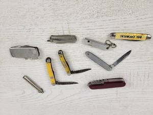 lot 332 image: Lot of (8) Assorted Pocket Knives