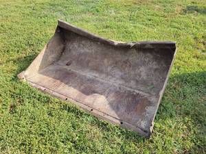 lot 5 image: Loader Bucket