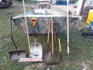 lot 10 image: 8 lawn and garden implements